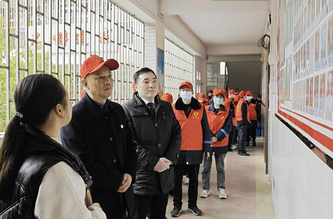 学雷锋 树新风丨湖南高速集团怀化分公司走进芷江特校开展“学雷锋 送温暖”活动