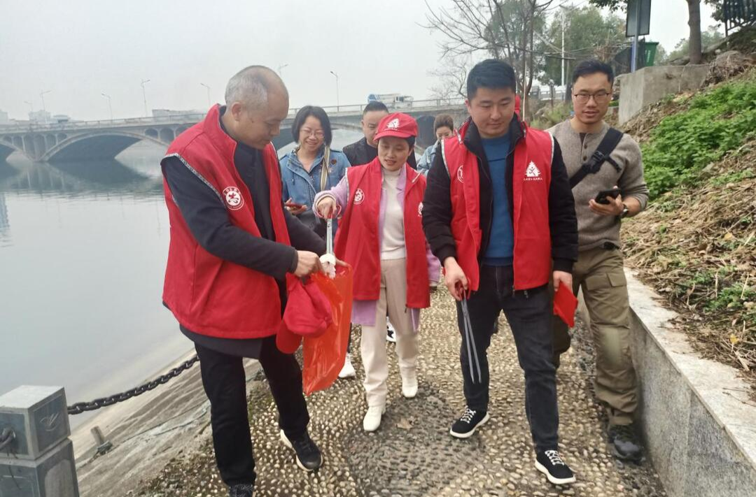 芷江农业农村局：保护母亲河 助力打造水清岸绿新景象