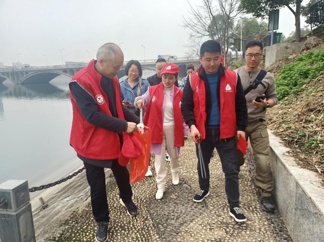 芷江农业农村局：保护母亲河 助力打造水清岸绿新景象