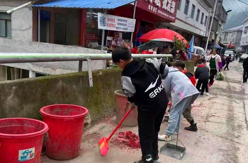 打好安全生产翻身仗丨大树坳乡：小手拉大手 助力安全行