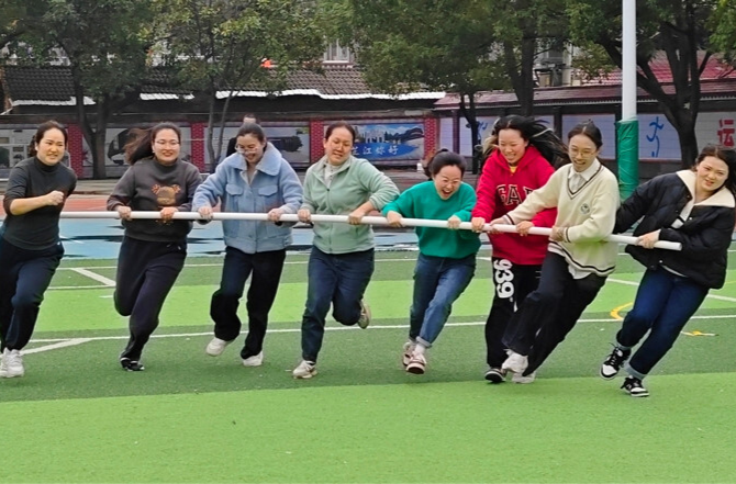 河西小学举行“庆三八·巾帼助廉育清风”活动