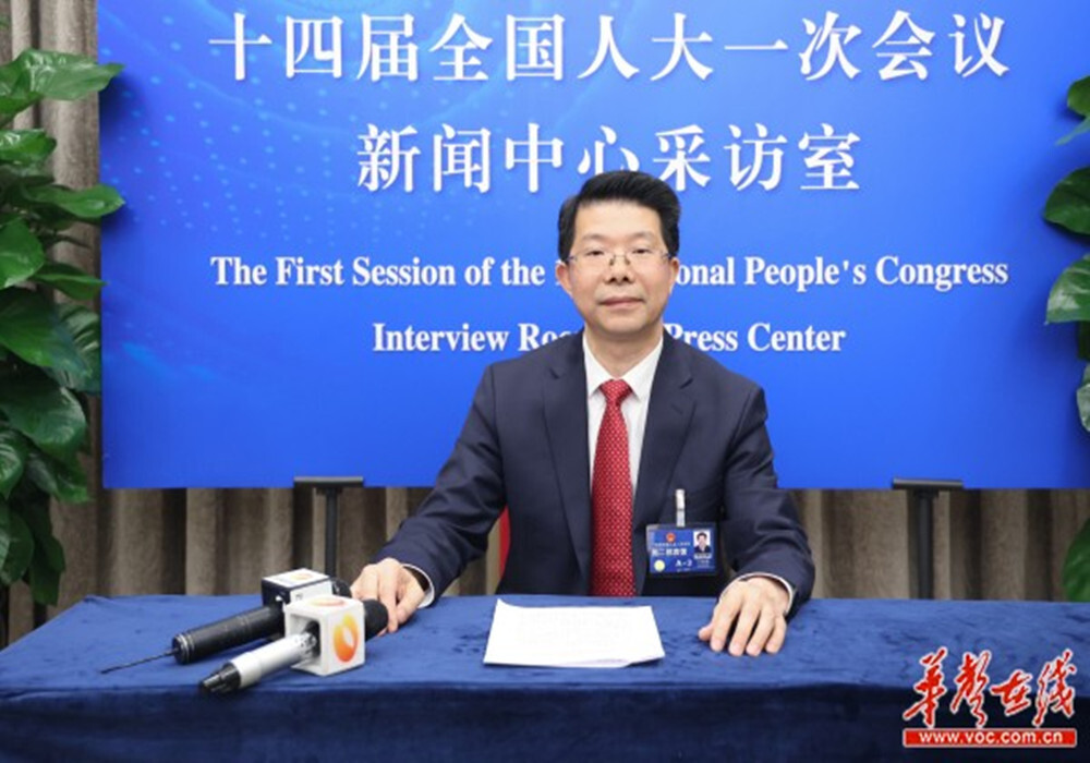 湖南代表团新闻发言人在驻地举行第二场新闻发布