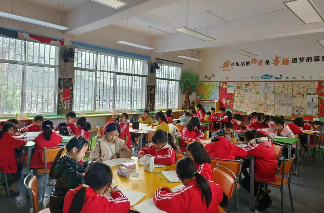 芷江：共享教育特色  共谋学校发展