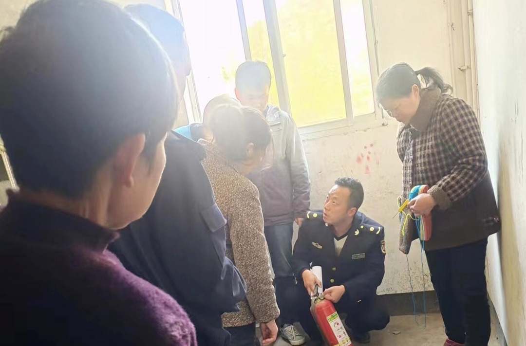 打好安全生产翻身仗丨消除安全隐患  楠木坪镇对学生校外租住房进行全面排查
