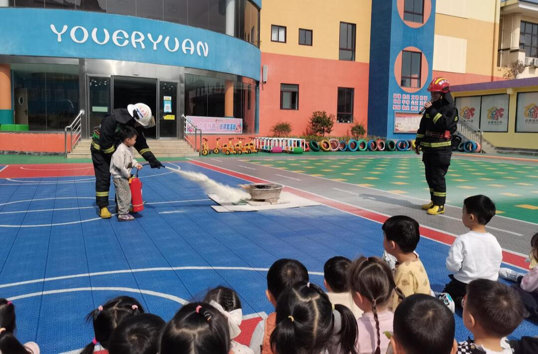 芷江消防救援大队走进芷江启德幼儿园开展消防演练