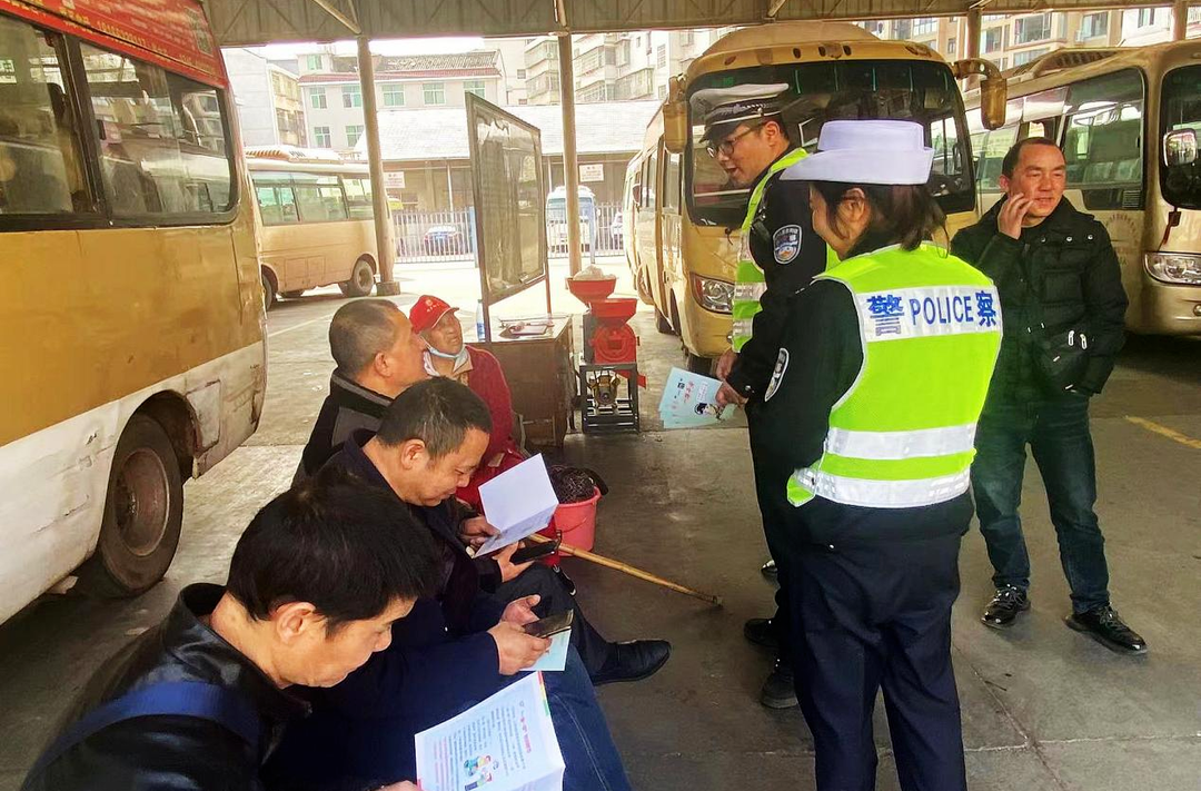 打好安全生产翻身仗丨芷江交管中心：深入客运企业 筑牢交通安全防线