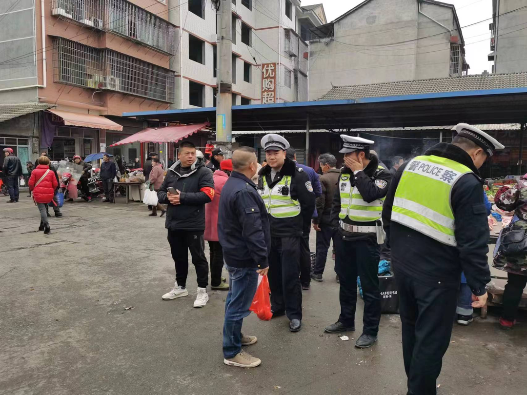 芷江镇：常态化开展交通安全劝导