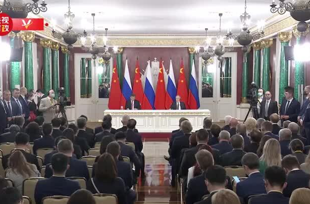 习近平：始终坚定站在和平一边 站在对话一边 站在历史正确一边