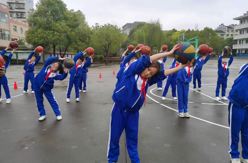 赛体育技能 展教育风采 河西小学举行片区体育教学比武