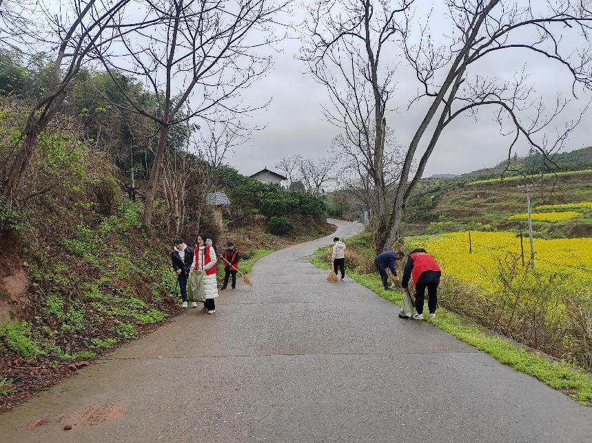 禾梨坳乡:环境整治美乡村