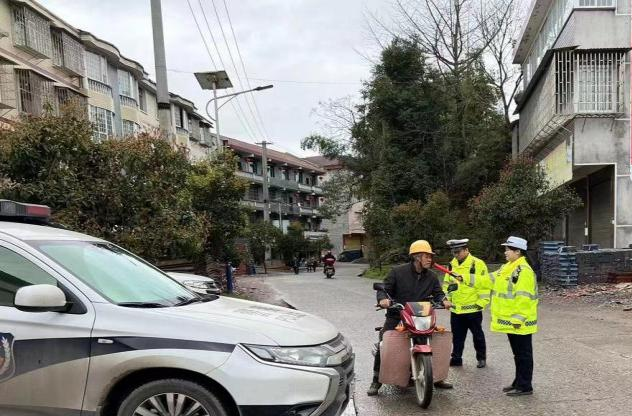 土桥镇：狠抓交通安全 消除事故隐患