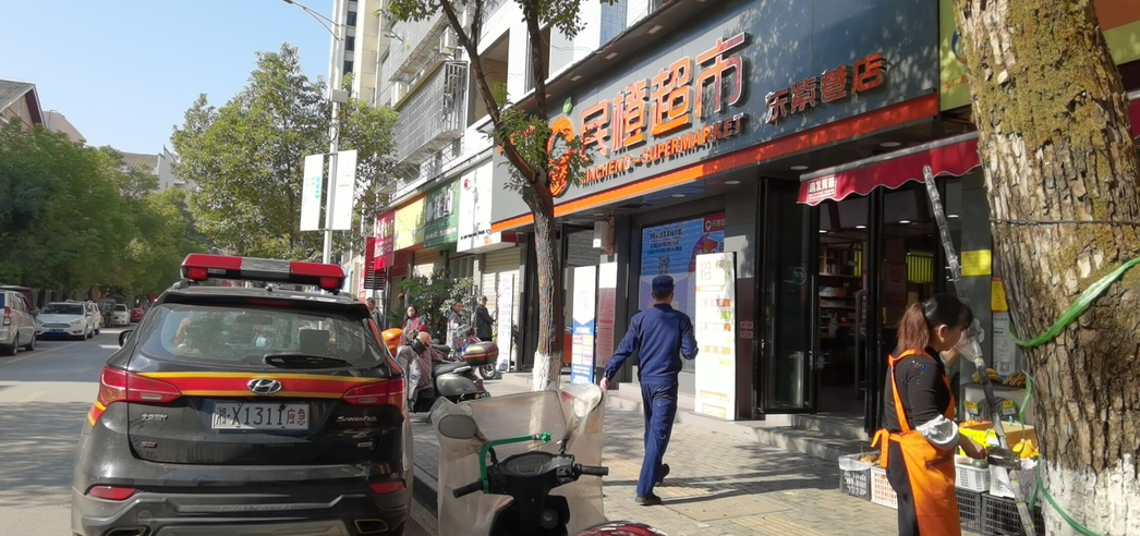 打好安全生产翻身仗丨超市封闭疏散通道、安全出口 芷江消防救援大队依法处罚