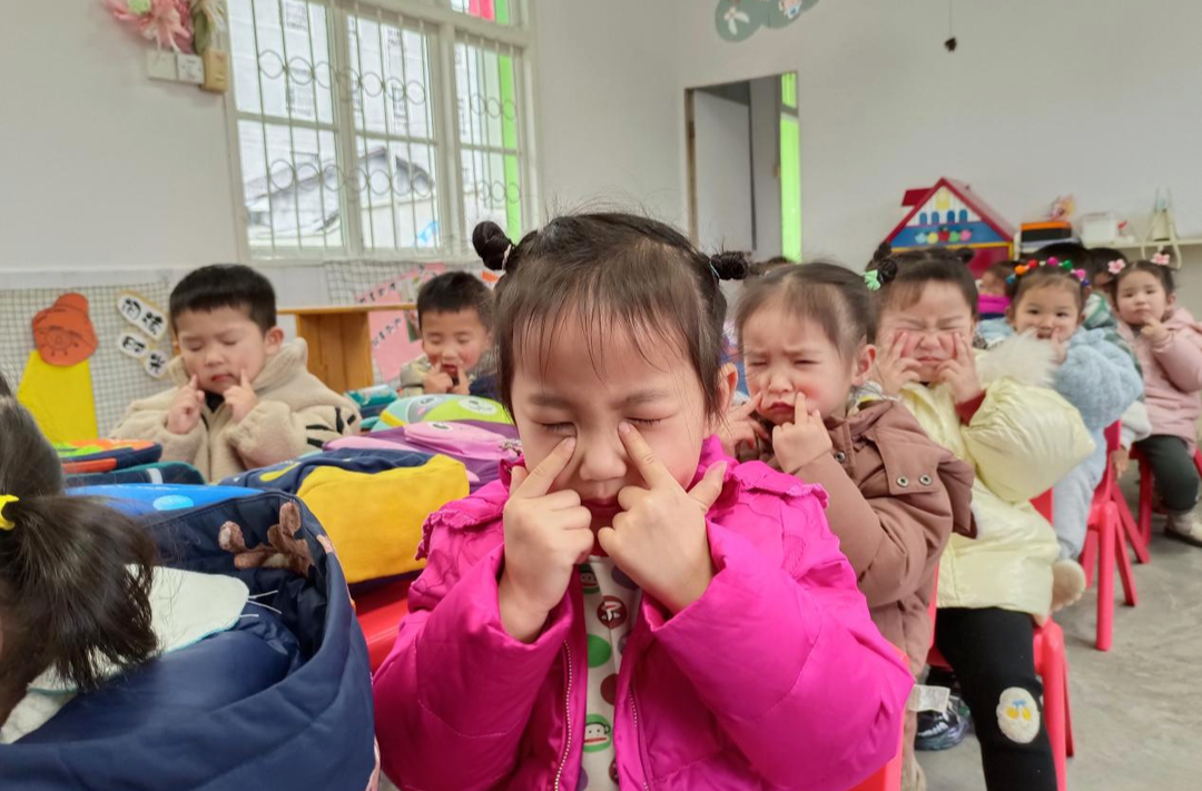 芷江河西幼儿园开展近视防控宣传活动