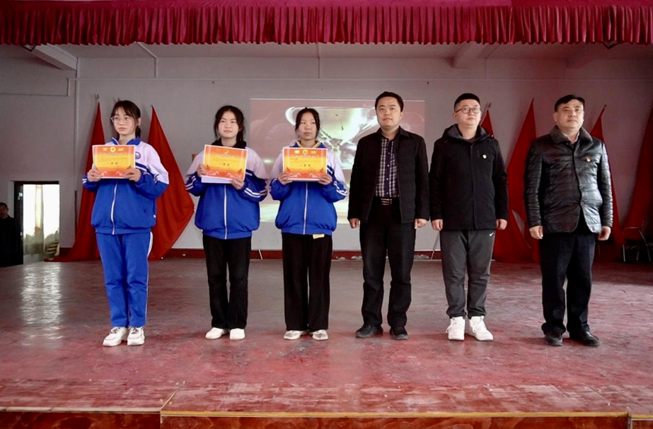 芷江六中举办“青春有我心向党，踔厉奋发展未来”主题演讲比赛