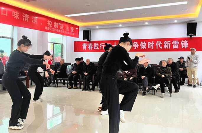 学雷锋 树新风丨芷江民族职业中专学校组织学生前往福利院开展慰问老人活动