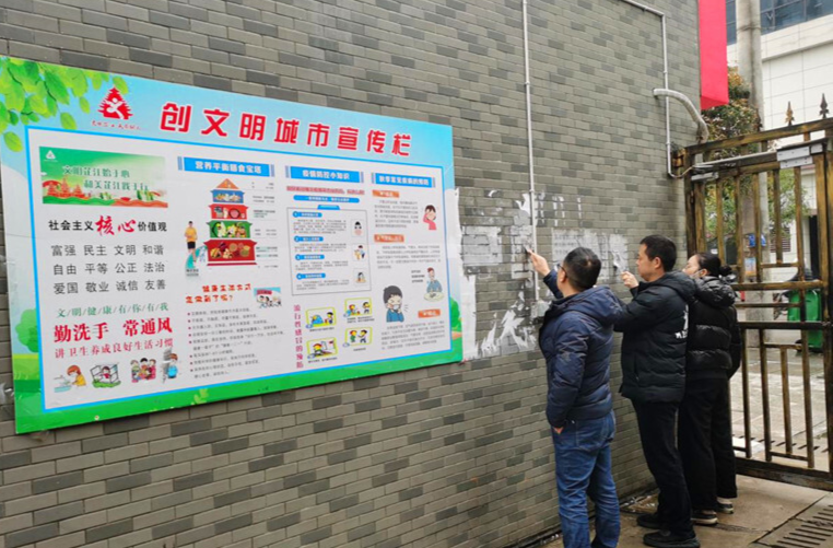 河西小学：学习雷锋精神 开展清爽行动