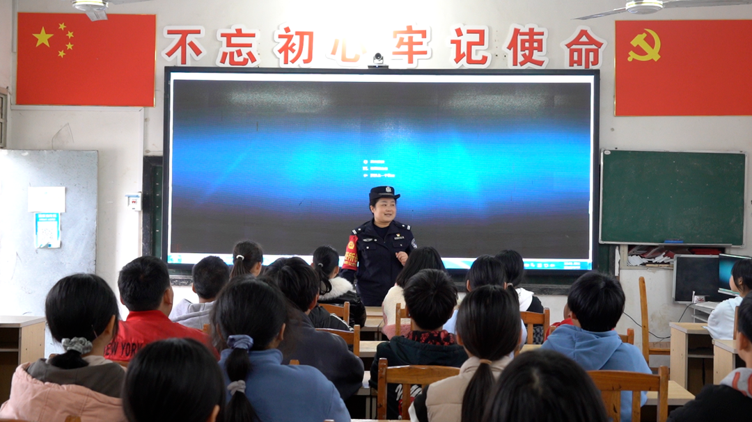 芷江：铁路安全知识进校园