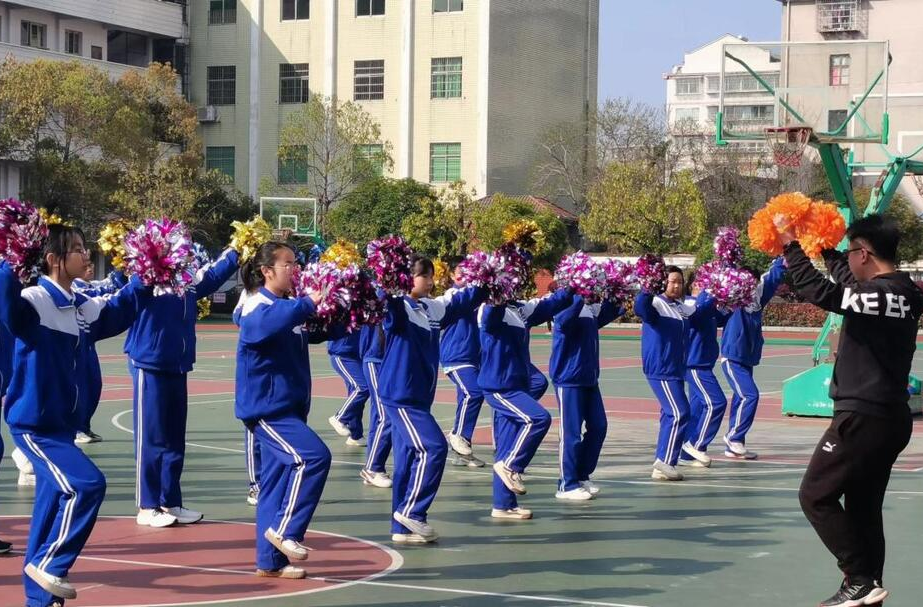 芷江举行初中体育教师教学大比武