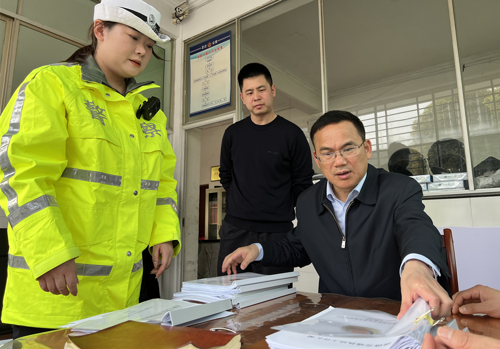 梁元和“四不两直”督导交通顽瘴痼疾整治工作
