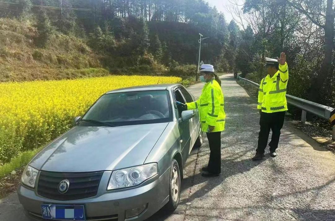 打好安全生产翻身仗丨护安保畅 芷江交警开展道路交通安全重点整治“百日攻坚”行动