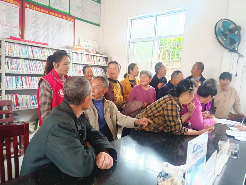 罗旧镇：巾帼担当送温暖  志愿下乡服务忙