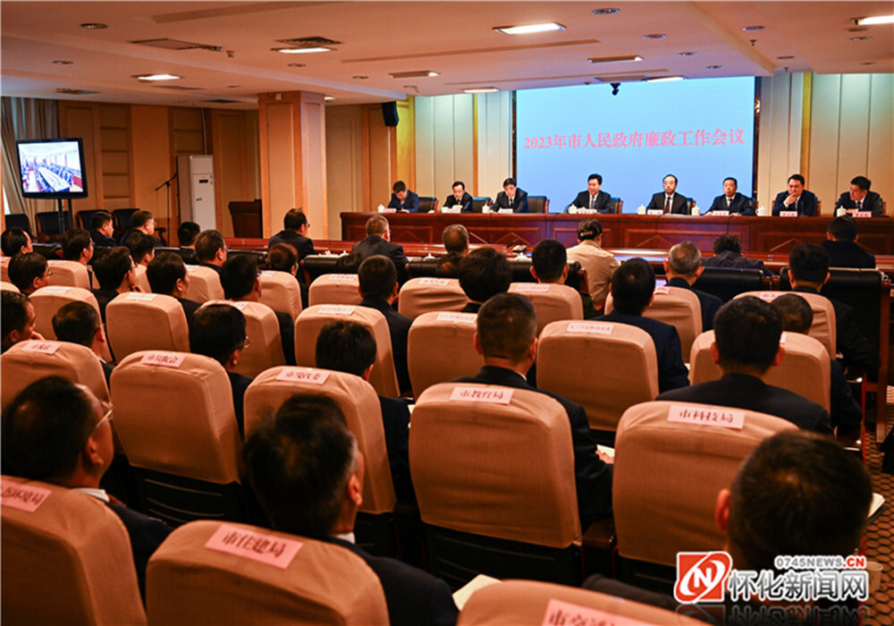 黎春秋：坚定不移深入推进政府党风廉政建设