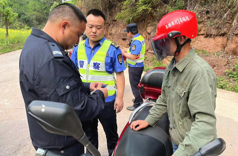 打好安全生产翻身仗丨禾梨坳乡：开展道路交通违法行为整治行动
