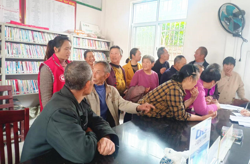 罗旧镇：巾帼担当送温暖  志愿下乡服务忙
