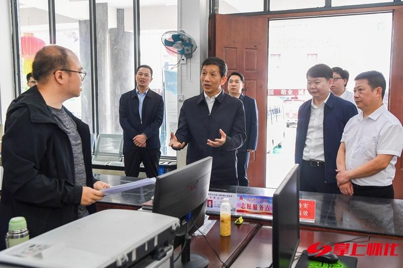 许忠建在芷江调研时强调：打造脱贫地区乡村振兴新样板