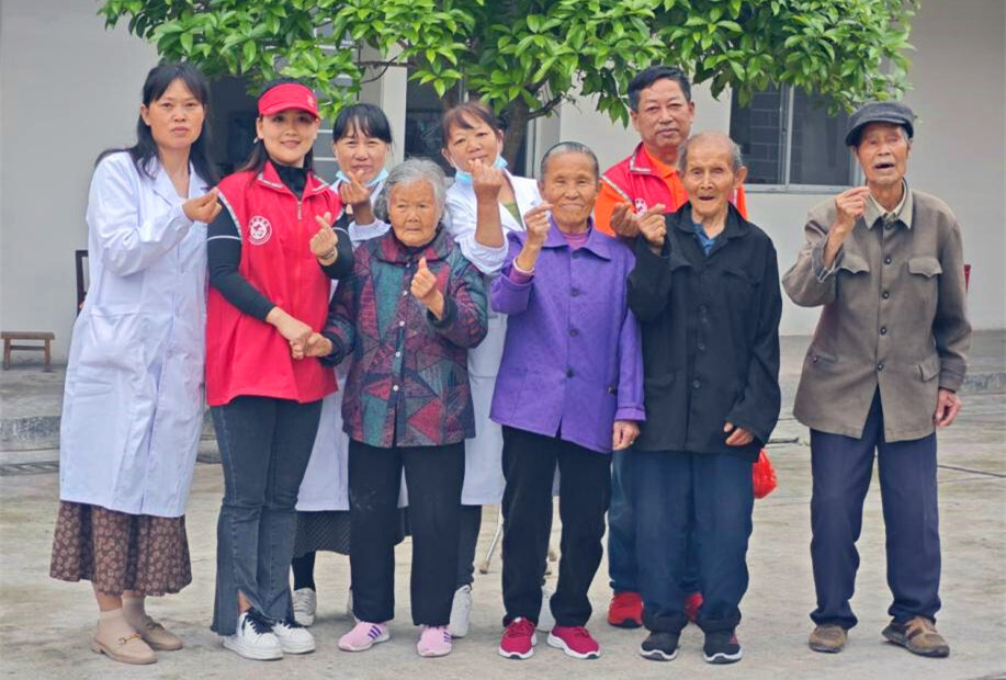 芷江特校：关爱孤残老人 传递社会温情