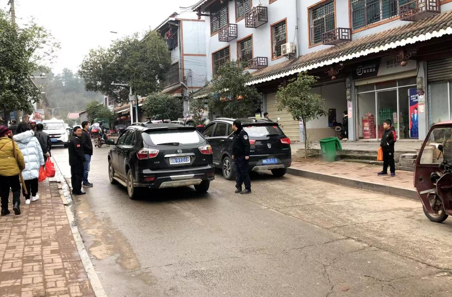 打好安全生产翻身仗丨晓坪乡：扎实开展“赶集日”道路交通顽瘴痼疾整治