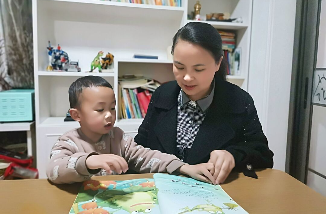 芷江河西幼儿园开展“沐浴书香 阅见美好”主题阅读月活动