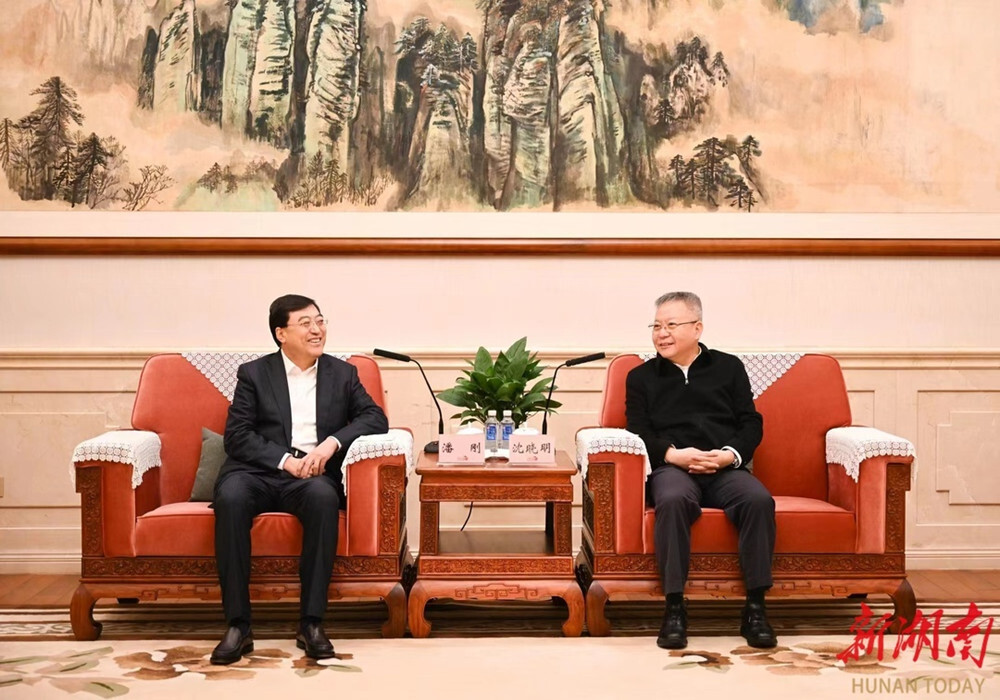 沈晓明会见潘刚一行