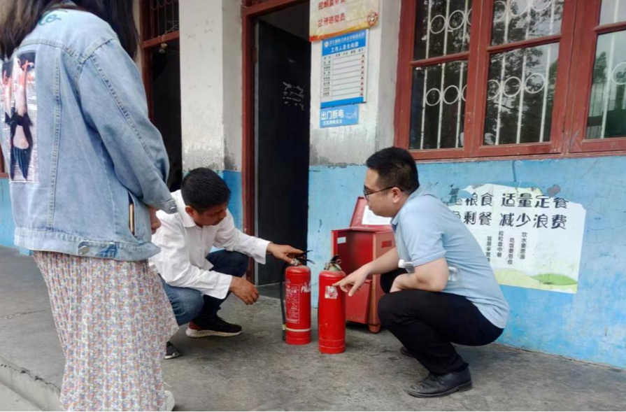 岩桥镇：开展消防检查 筑牢生命“防火墙”