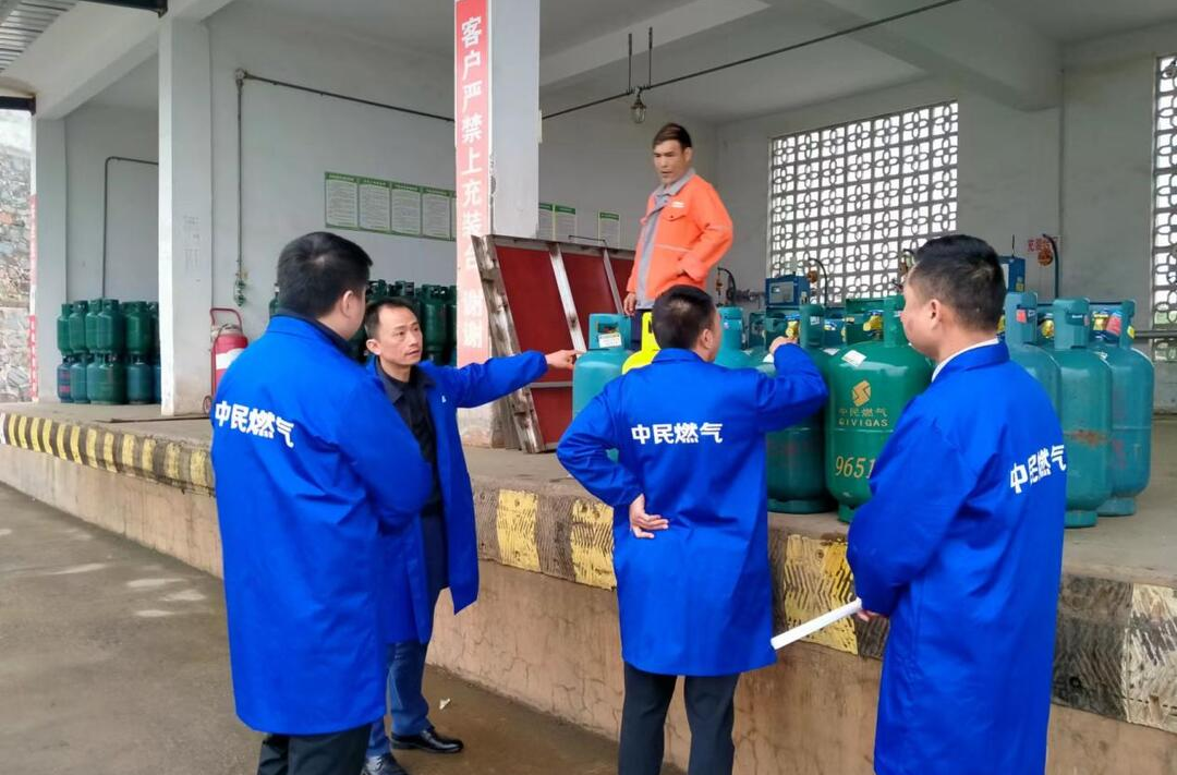 打好安全生产翻身仗丨芷江住建局“五一”前夕检查燃气安全