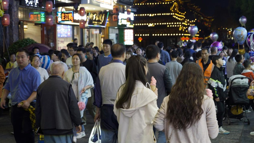 五一假期第四天 芷江“夜市经济”添姿增彩
