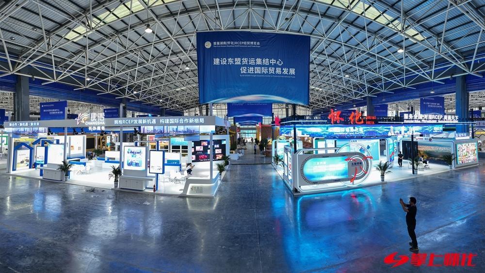 图组 | 首届湖南(怀化)RCEP经贸博览会布展完毕，怀化展厅抢先看！