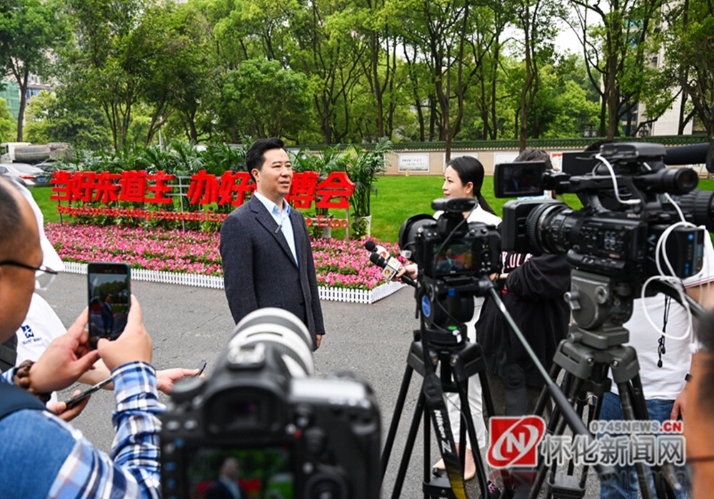 万事俱备 只等君来 黎春秋接受省市媒体集中采访