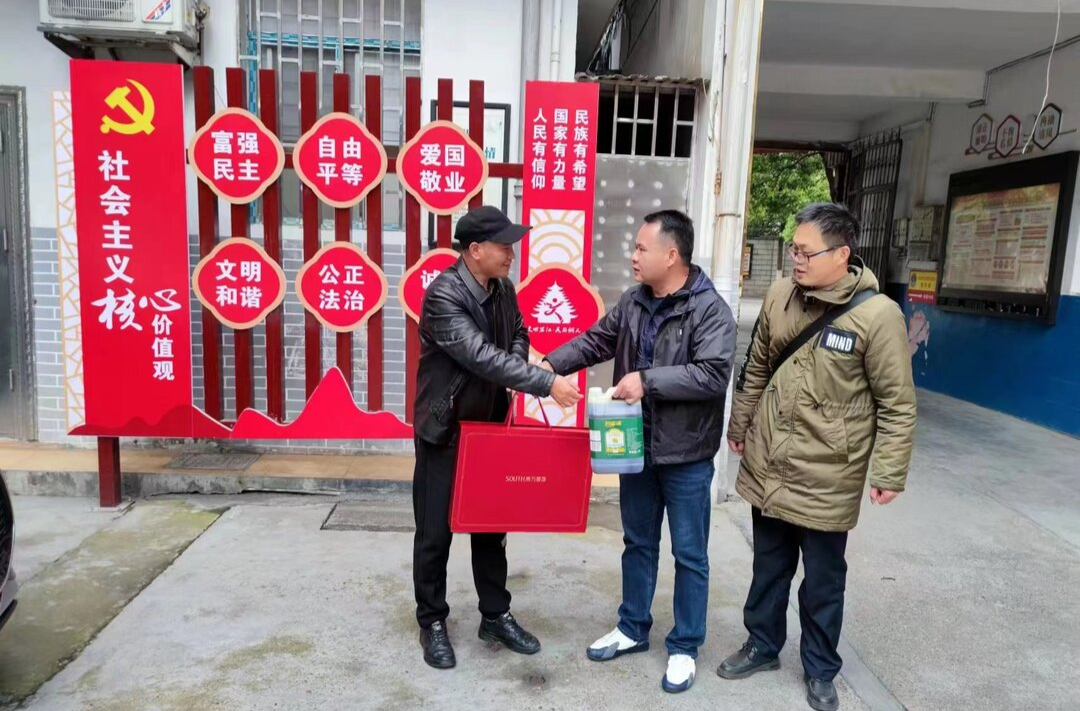 芷江总工会：浓浓温情敬劳模  五一慰问暖人心