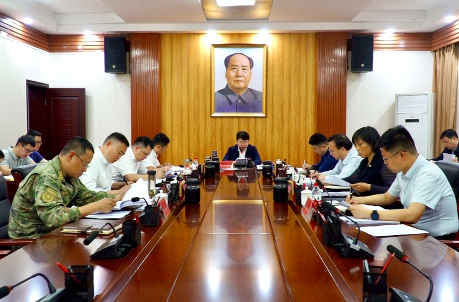 县委常委会会议召开 梁志平主持