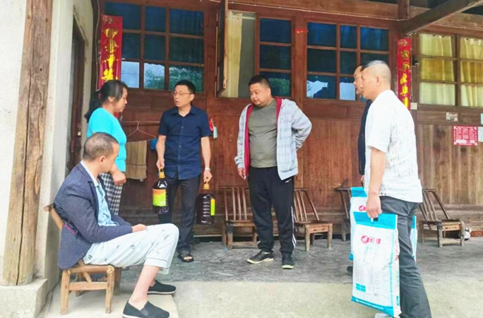 牛牯坪：慰问患病退役兵 浓浓关怀暖人心