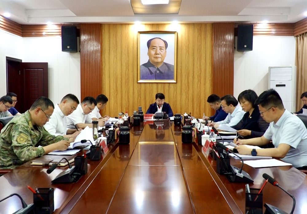 县委常委会会议召开 梁志平主持
