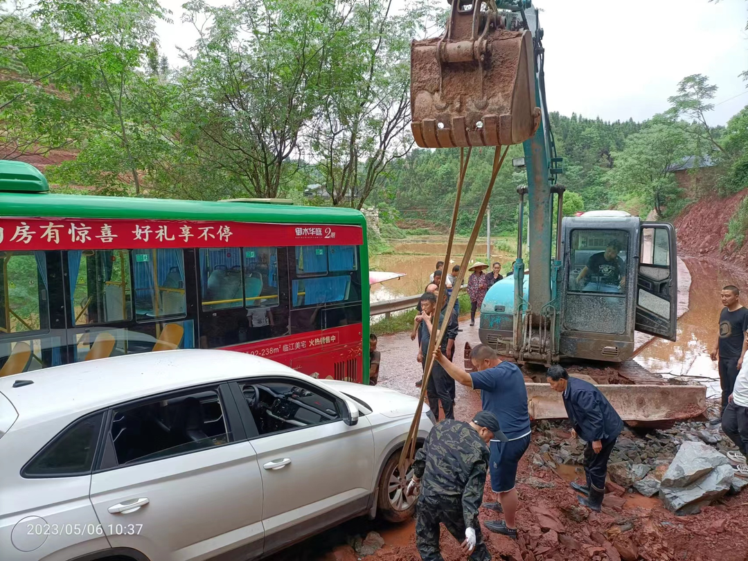 打好安全生产翻身仗 | 水宽：消除道路隐患 守护一方平安
