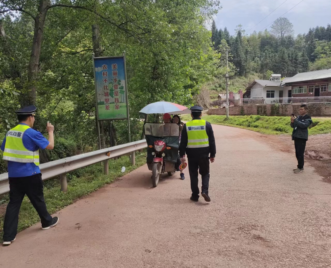 水宽乡：交通执法在路上 安全意识谨记心