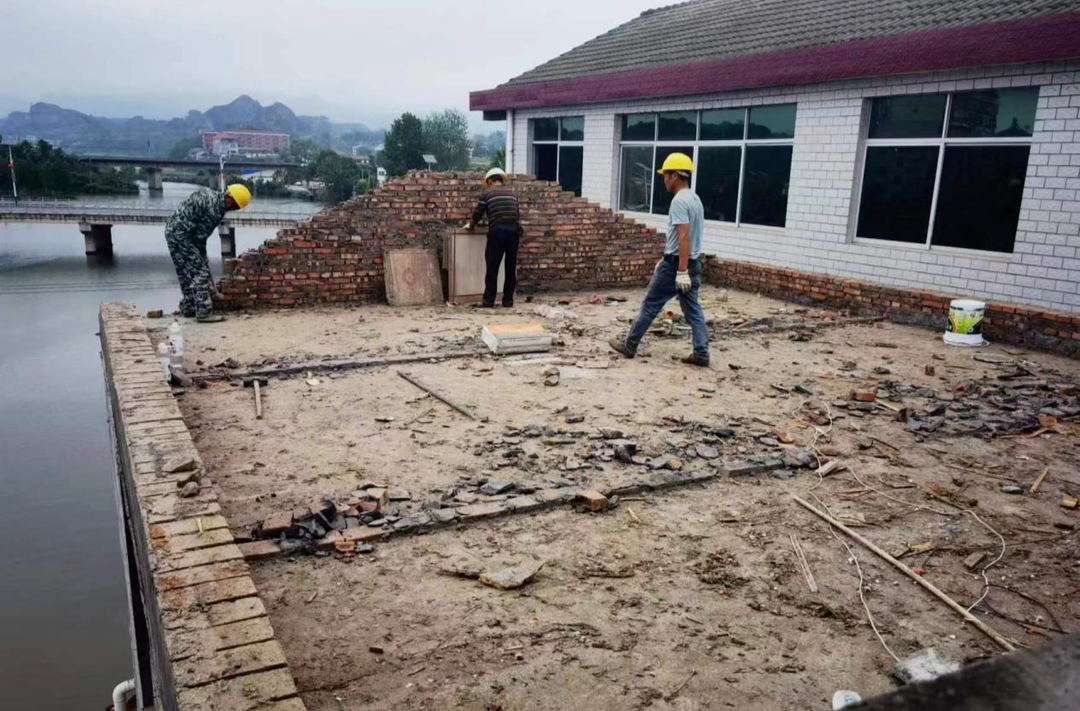 罗旧镇：拆除危房消隐患，心系群众保安全