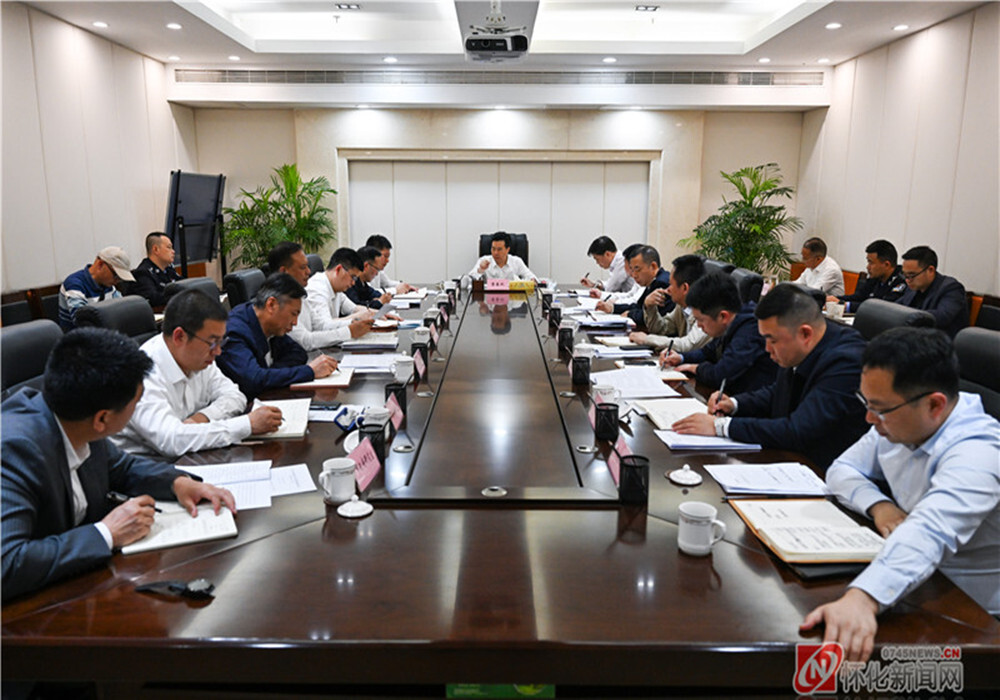 黎春秋专题调度主城区停车管理及规范执法工作