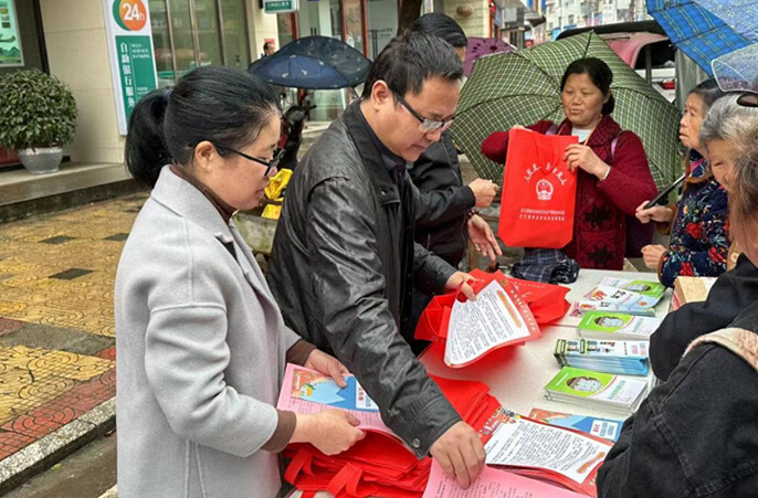 打好安全生产翻身仗丨新店坪镇开展防灾减灾 宣传活动