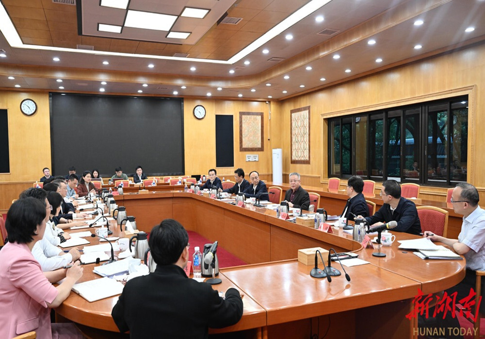 沈晓明与党外干部座谈