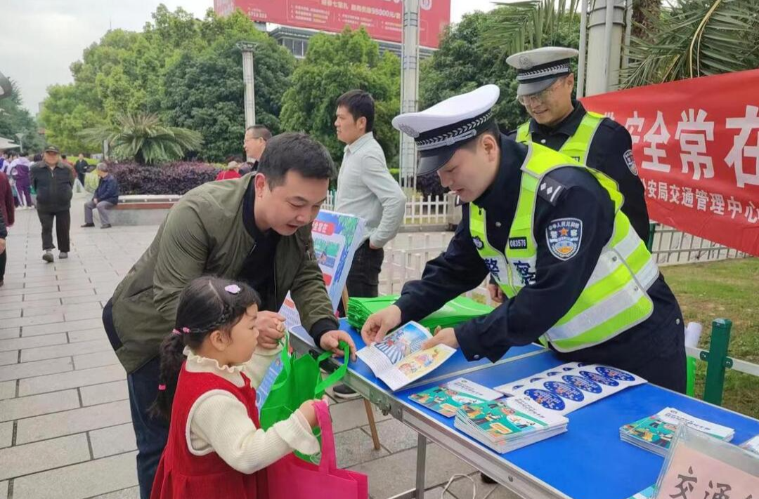 打好安全生产翻身仗丨芷江交管中心开展道路交通安全宣传