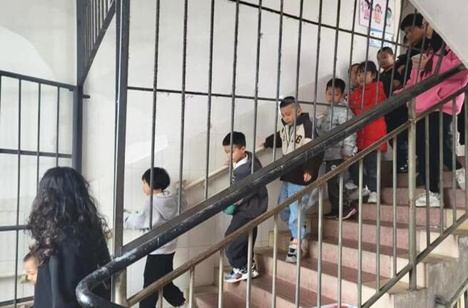 芷江特校开展防震应急演练